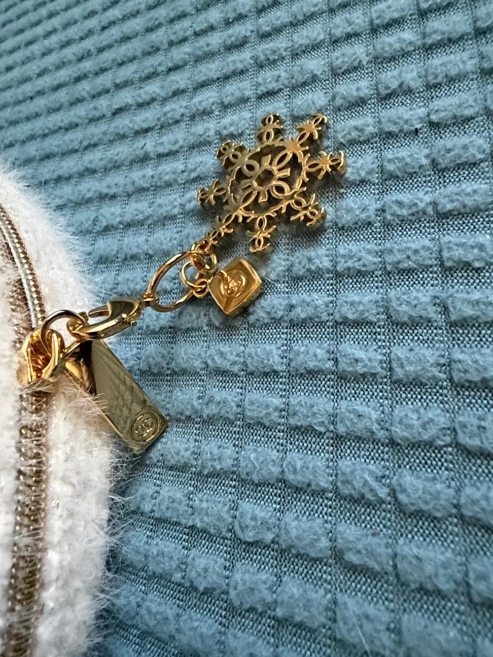 CHANEL Cream Round Cosmetic Pouch with Gold Logo - Picture 11 of 13